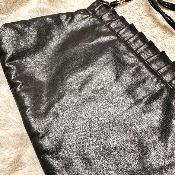 Vintage Chic Black Leather Clutch with strap, Metal inside makes diamond opening - Picture 8 of 8